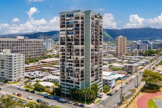 Kaimana Lanais Condominiums in Honolulu, HI - Building Photo - Building Photo