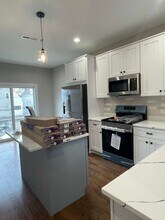 3141 N Ridgeway Ave, Unit 2 in Chicago, IL - Foto de edificio - Building Photo