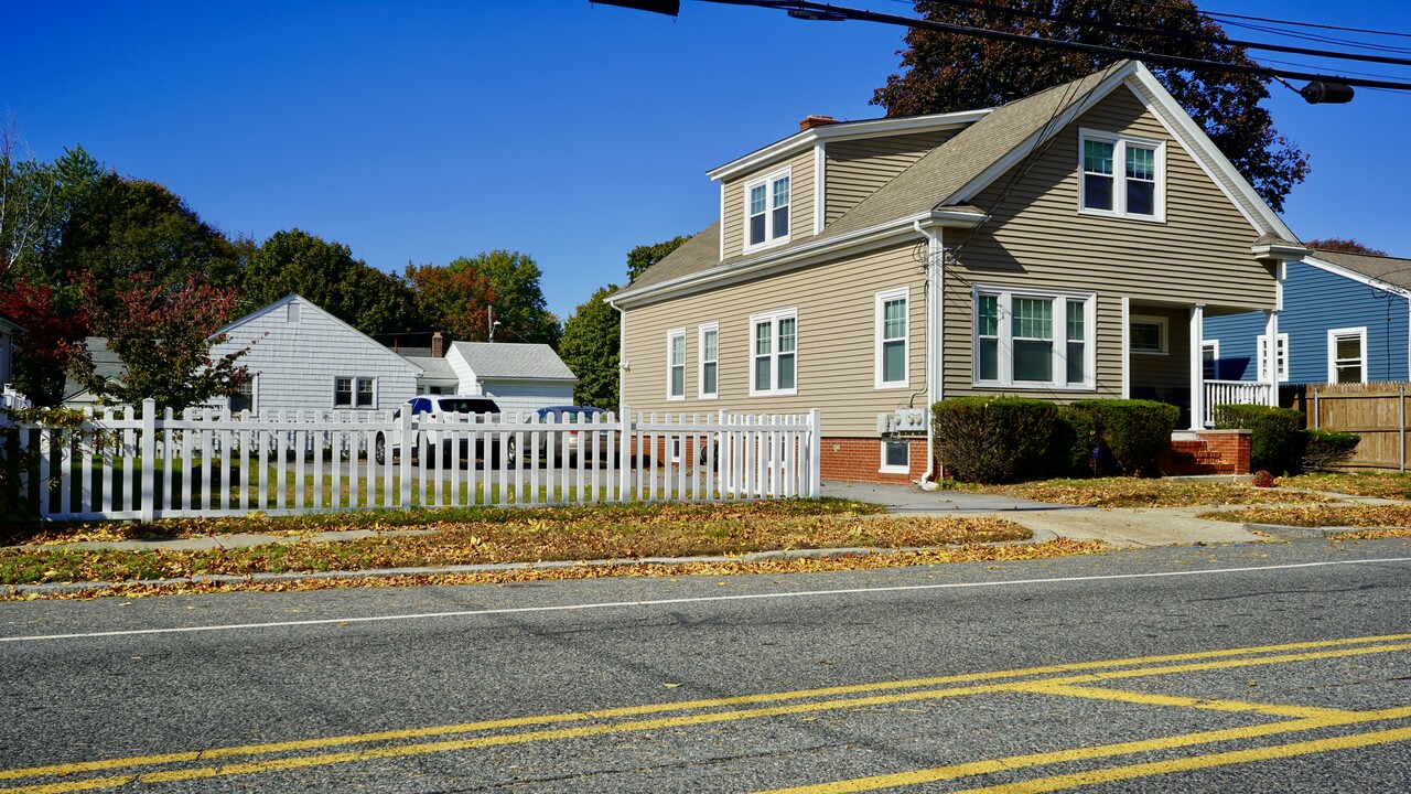 758 Academy Ave, Unit 1st Floor in Providence, RI - Foto de edificio