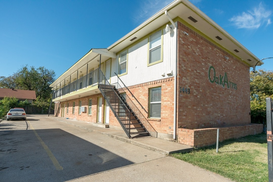 Oak Arms in Dallas, TX - Foto de edificio