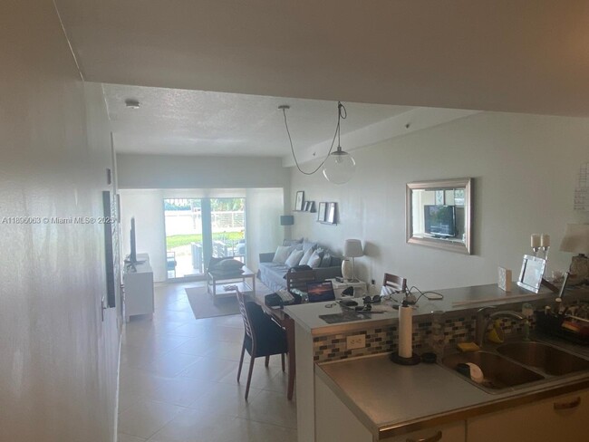 6580 Indian Creek Dr in Miami Beach, FL - Building Photo - Building Photo