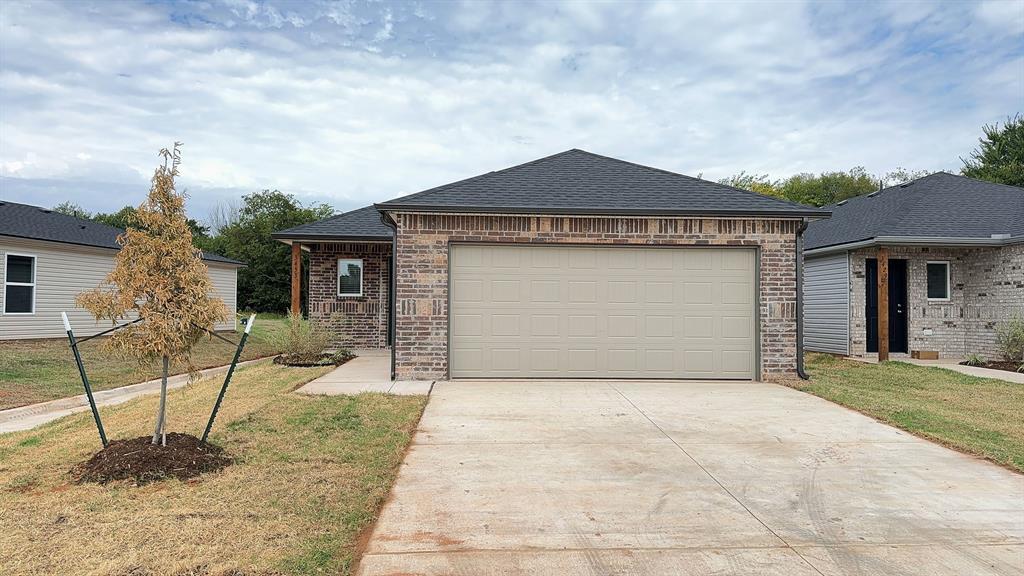 3433 Little Creek Dr in Mustang, OK - Building Photo