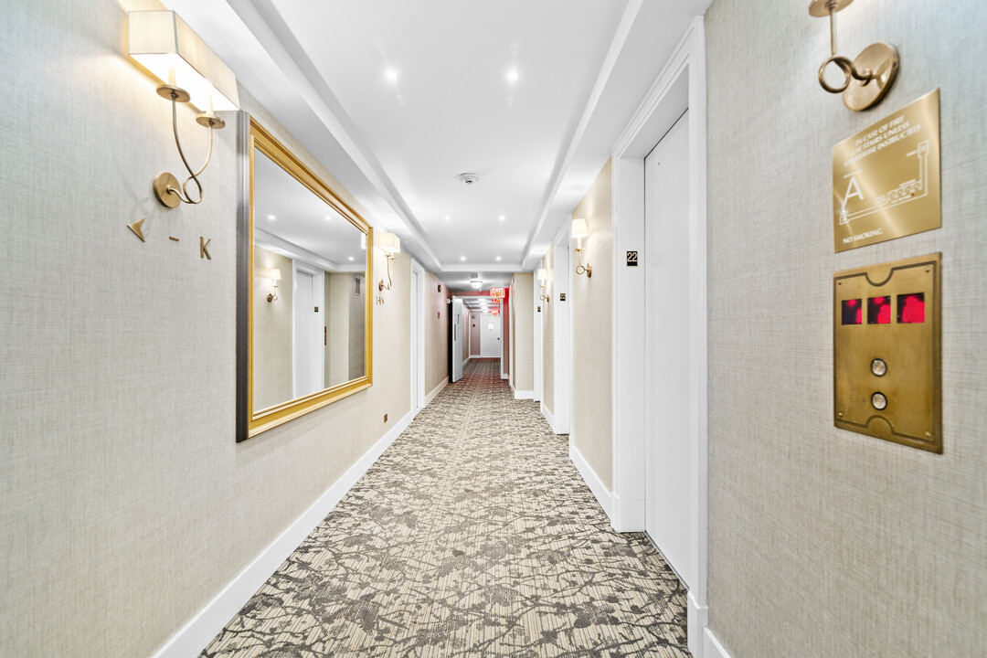 Windsor400 in New York, NY - Building Photo