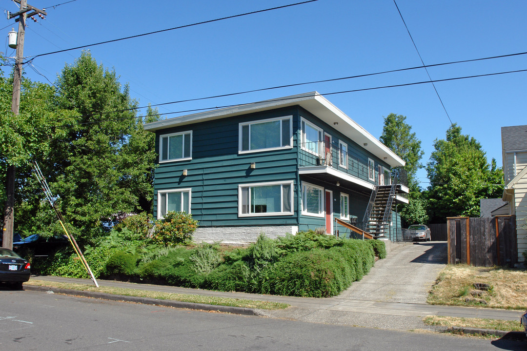 2621 NE Weidler St in Portland, OR - Foto de edificio