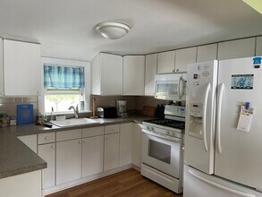 161 Shore Rd in Westerly, RI - Building Photo - Building Photo