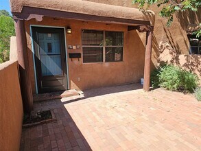 809 Don Diego Ave in Santa Fe, NM - Foto de edificio - Building Photo