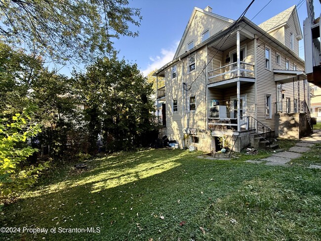 804 Ash St in Scranton, PA - Foto de edificio - Building Photo