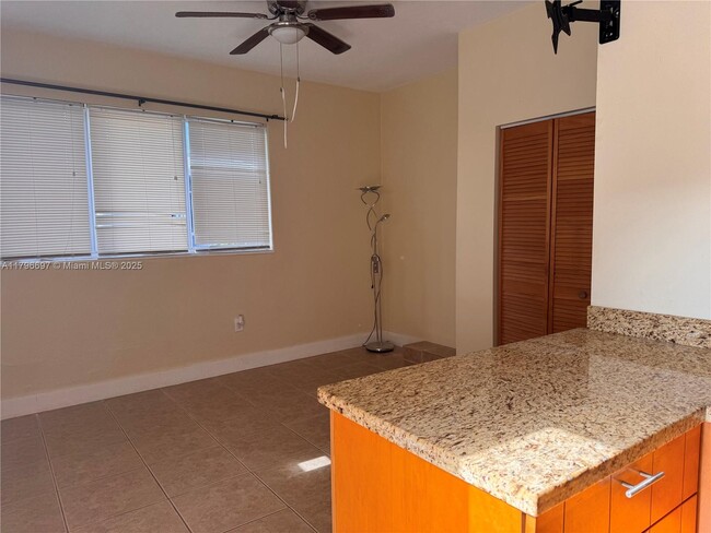 1520 NE 125th St in North Miami, FL - Building Photo - Building Photo