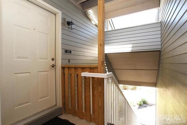 818 Ravens Crest Dr in Plainsboro, NJ - Building Photo - Building Photo