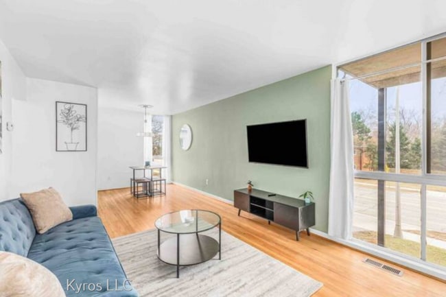 4030 W 13 Mile Rd in Royal Oak, MI - Building Photo - Building Photo