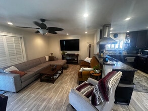 14421 Calneva Ln in Huntington Beach, CA - Building Photo - Building Photo