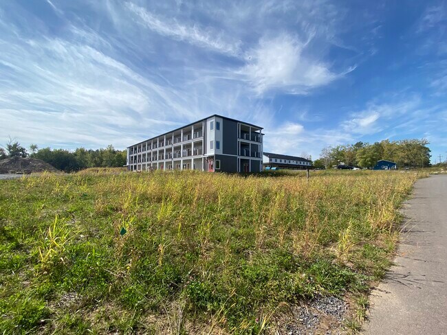 Sunlight Lane in Geneva, NY - Foto de edificio - Building Photo