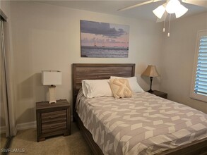 7119 Lakeridge View Court in Ft. Myers, FL - Foto de edificio - Building Photo