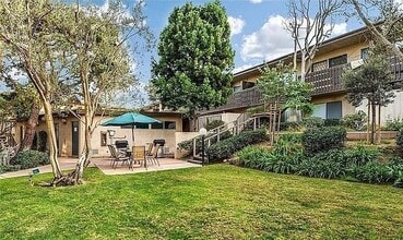 26130 Narbonne Ave in Lomita, CA - Building Photo - Building Photo