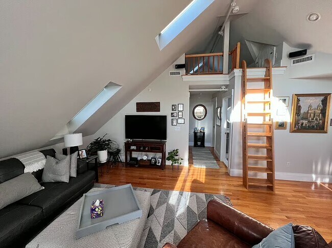 127 Dodge St, Unit 3 in Beverly, MA - Foto de edificio - Building Photo