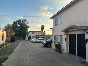 5104 1/2 Live Oak St in Bell Gardens, CA - Foto de edificio - Building Photo