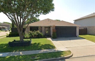 2533 Pecan Dr in Little Elm, TX - Building Photo