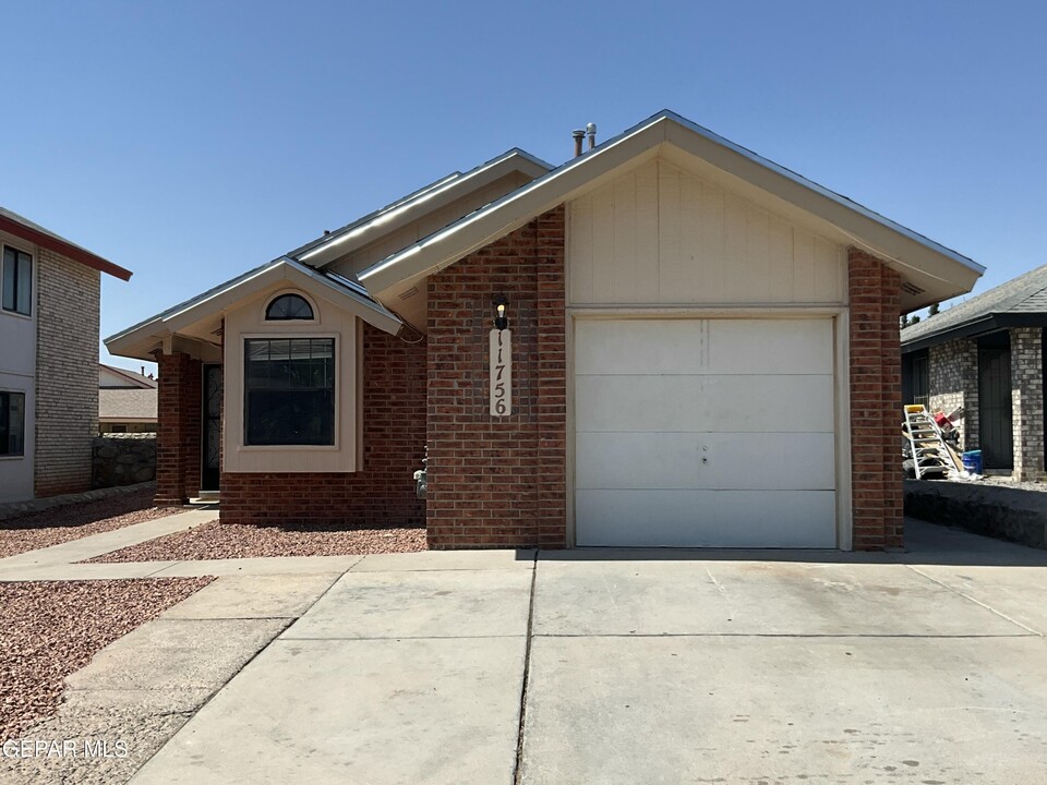 11756 Royal Banner Ln in El Paso, TX - Building Photo
