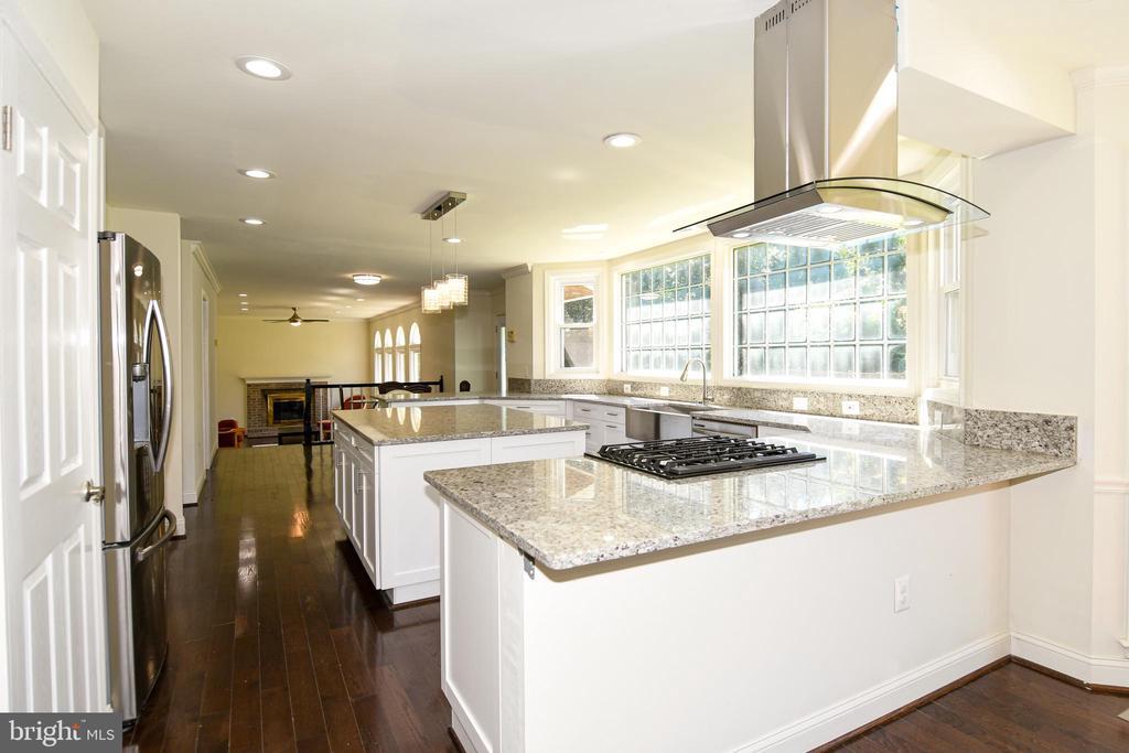 8012 Wingate Dr in Glenn Dale, MD - Building Photo