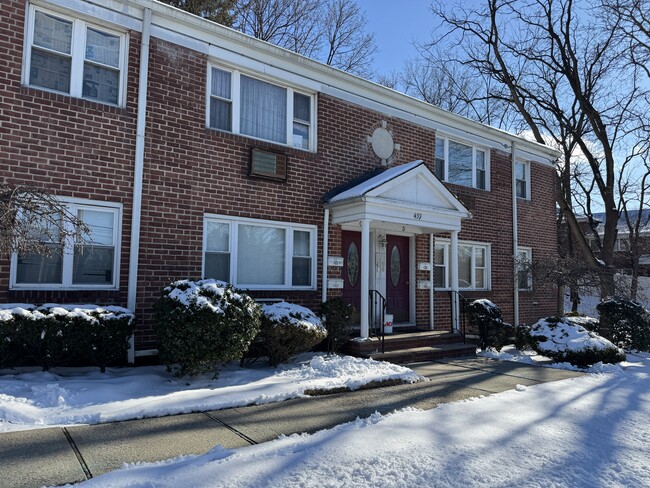 439 Grand Ave, Unit 2D in Leonia, NJ - Building Photo - Building Photo