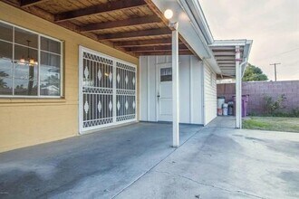 6902 E Latham St in Scottsdale, AZ - Building Photo - Building Photo