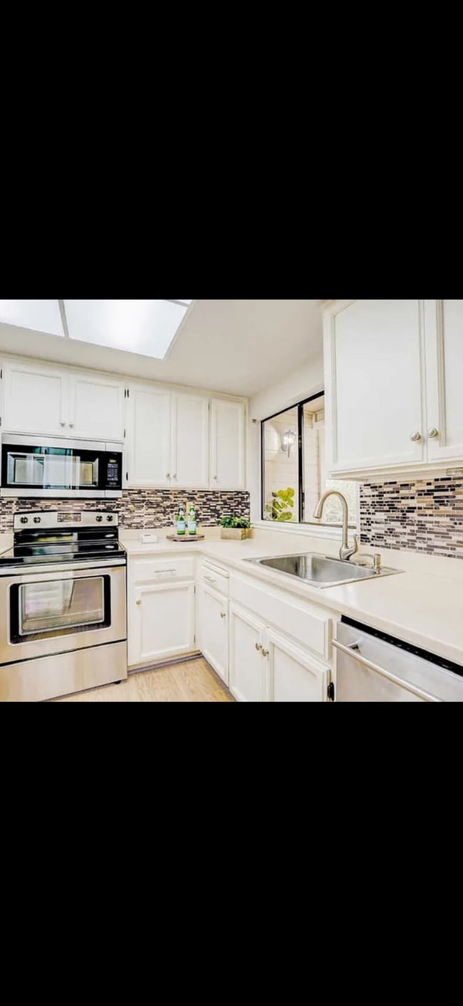 1728 Calais Ct in Hayward, CA - Foto de edificio - Building Photo