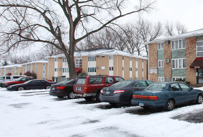 Ryan Creek Manor in Minneapolis, MN - Foto de edificio - Building Photo