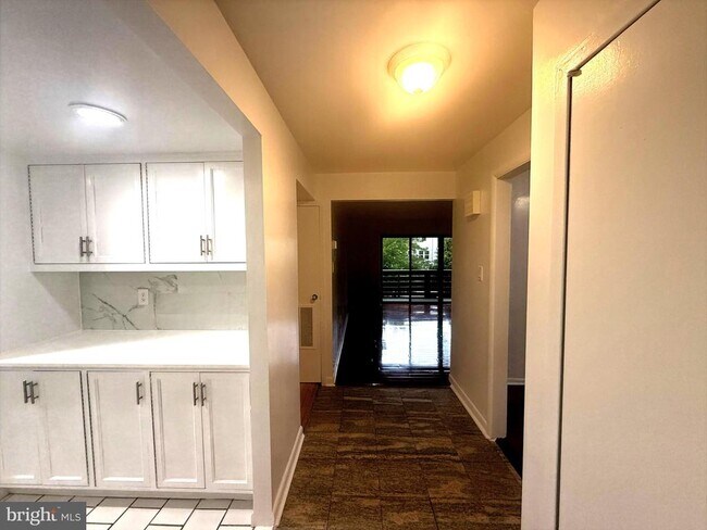 606 Cooper Landing Rd in Cherry Hill Township, NJ - Building Photo - Building Photo