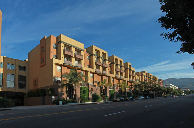 Burbank Village Walk in Burbank, CA - Foto de edificio - Building Photo