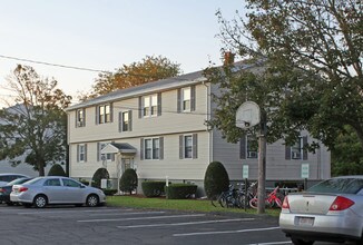 River Drive Apartments in Danvers, MA - Foto de edificio - Building Photo
