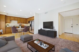 6020 Seabluff Dr, Unit 423 in Los Angeles, CA - Building Photo - Building Photo