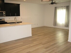 600 Carriage Hill Dr in Las Vegas, NV - Building Photo - Building Photo