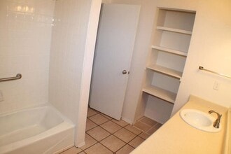 1008 Matia Ct NE in Albuquerque, NM - Building Photo - Building Photo