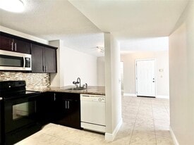10741 Cleary Blvd, Unit 102 in Plantation, FL - Building Photo