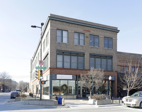 Ten Ten Lofts in Lawrence, KS - Foto de edificio - Building Photo