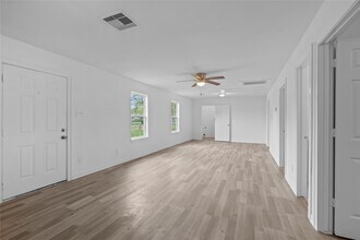 99 Brownwood Dr in Baytown, TX - Building Photo - Building Photo