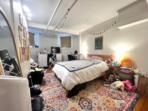 1750 Beacon St, Unit 10 in Brookline, MA - Building Photo - Building Photo