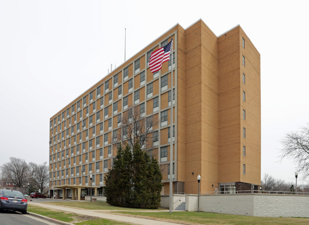 Merrill Park in Milwaukee, WI - Building Photo