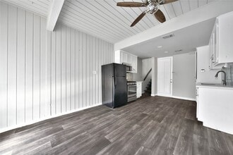 28 Lakeway St in Conroe, TX - Building Photo - Building Photo