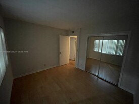 5820 NE 22nd Way Apartamentos