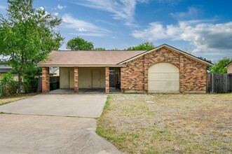 2008 Old W Pl in Round Rock, TX - Foto de edificio - Building Photo