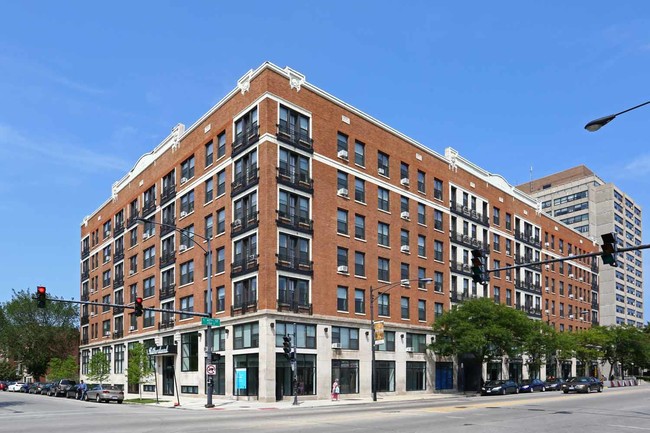 The Sutherland in Chicago, IL - Building Photo - Building Photo