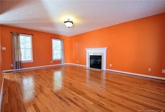 324 Roundtree Dr in Fayetteville, NC - Foto de edificio - Building Photo