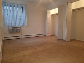 1447 W Touhy Ave, Unit 302 in Chicago, IL - Foto de edificio - Building Photo