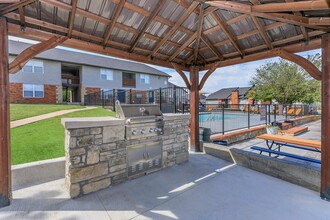 Stone Ridge Apartments in Lawton, OK - Building Photo - Building Photo