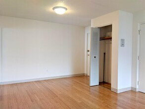15 Cameron Ave, Unit 10 in Somerville, MA - Foto de edificio - Building Photo