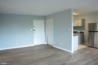 5801 Quantrell Ave in Alexandria, VA - Foto de edificio - Building Photo