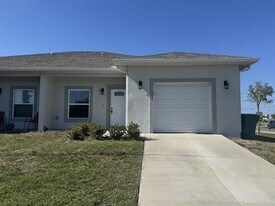 10524 Pendleton Ave in Englewood, FL - Building Photo