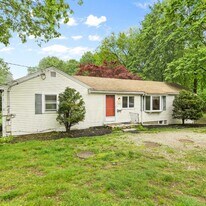 203 High St in Hingham, MA - Building Photo
