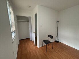524 N Natrona St in Philadelphia, PA - Building Photo